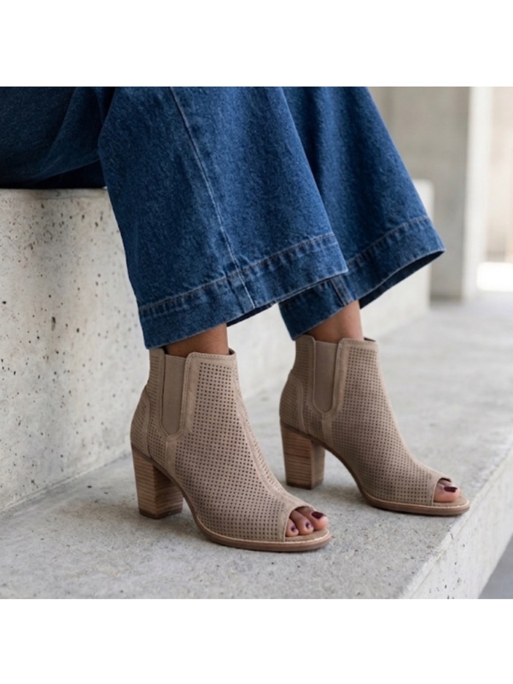 Toms Majorca Suede Peep Toe Sandal Size 7.5 Tan